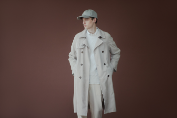 軽やかなスエードトレンチで季節の風をはらませて