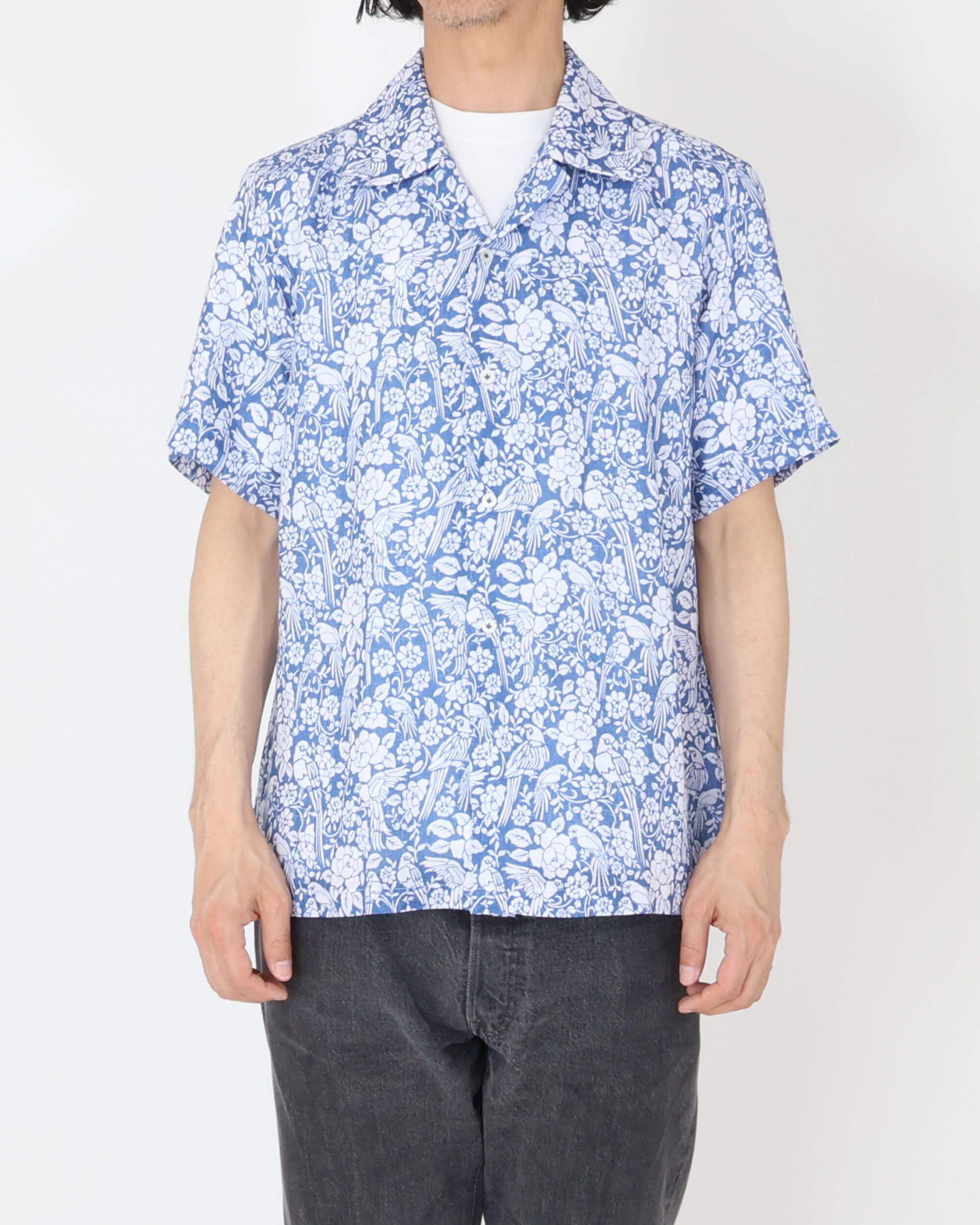 Camicia a maniche corte in cotone con collo aperto e motivo botanico / HAWAII / Blu navy