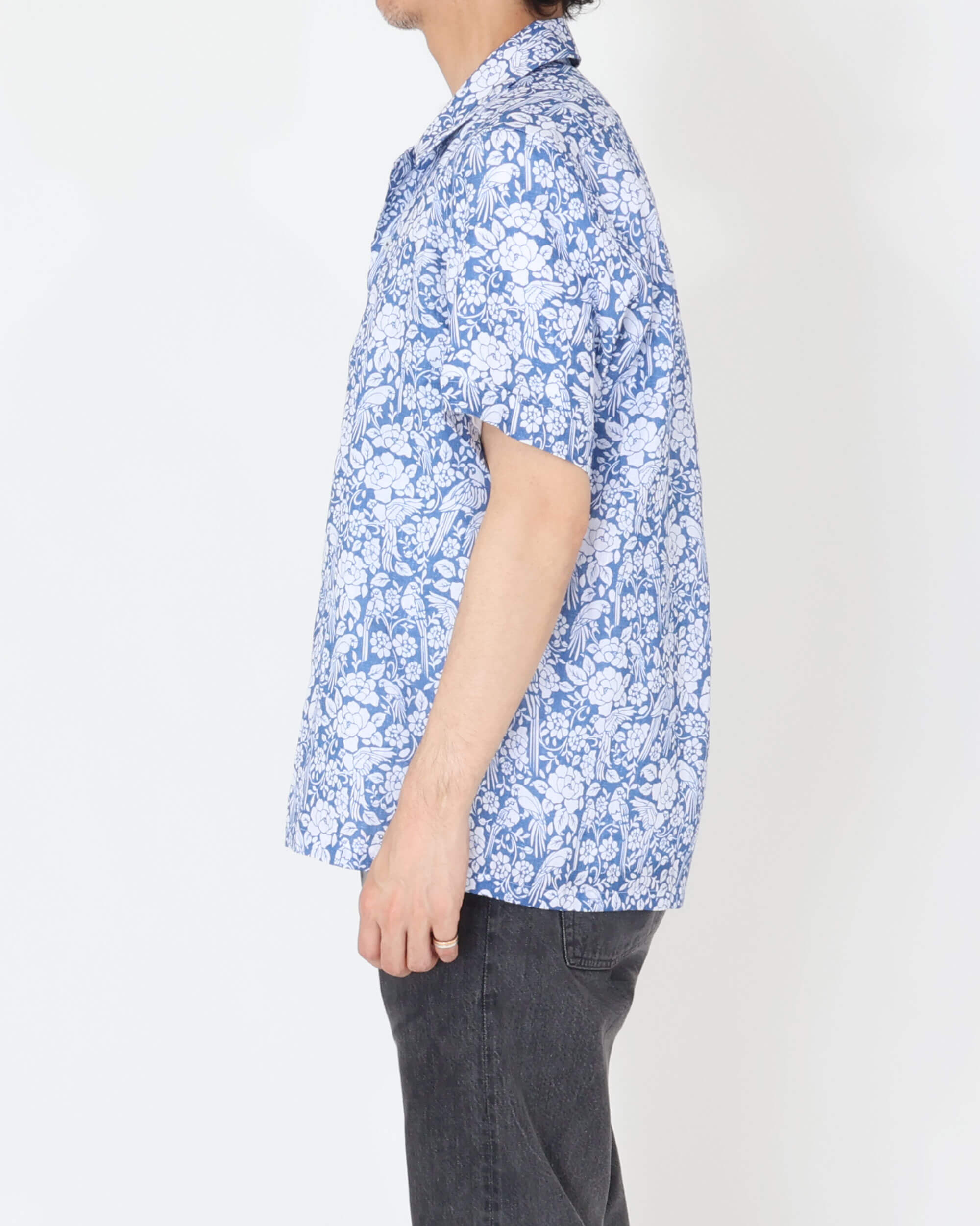 Camicia a maniche corte in cotone con collo aperto e motivo botanico / HAWAII / Blu navy