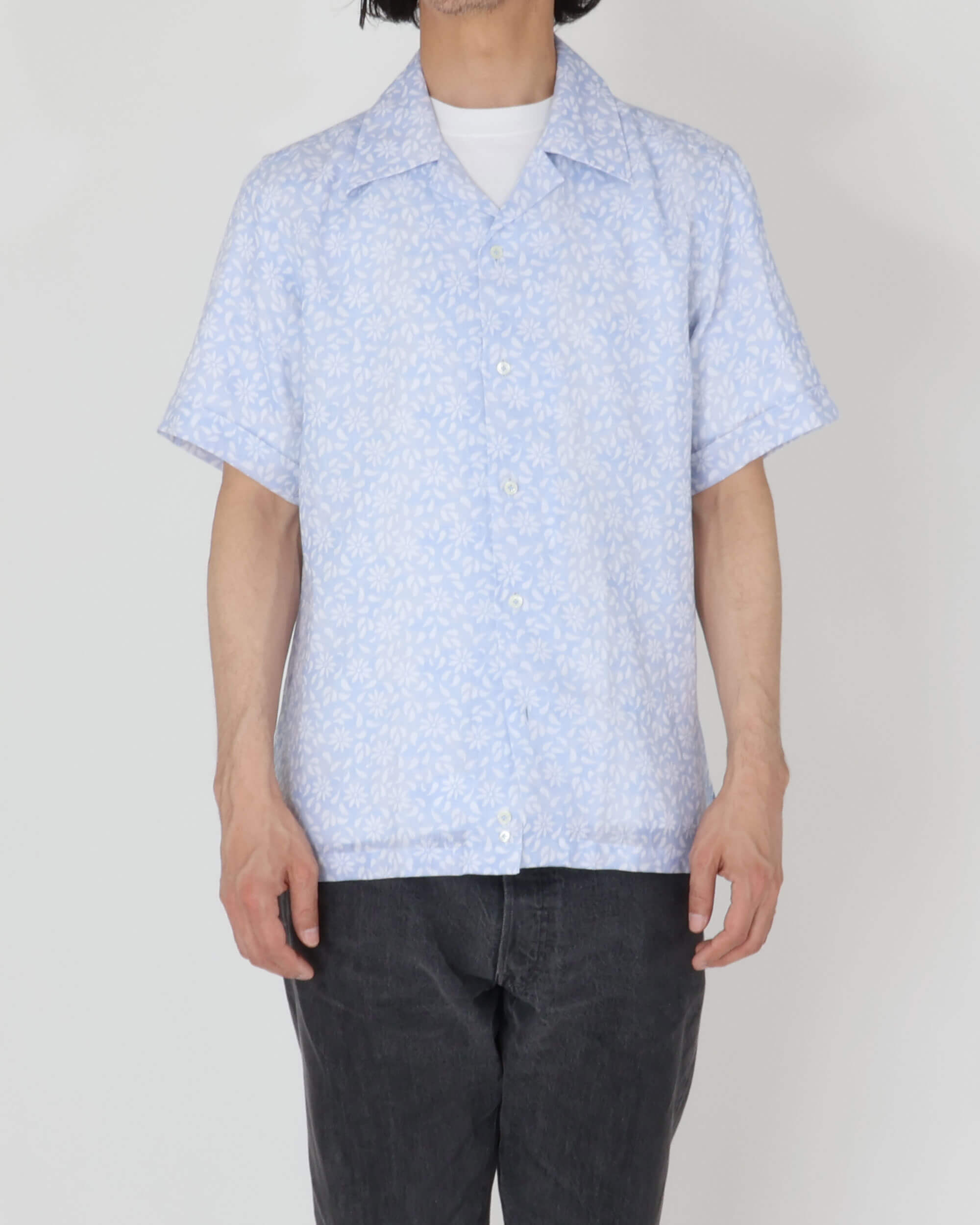 Camicia in cotone botanico a maniche corte con colletto aperto / HAWAII / Blu