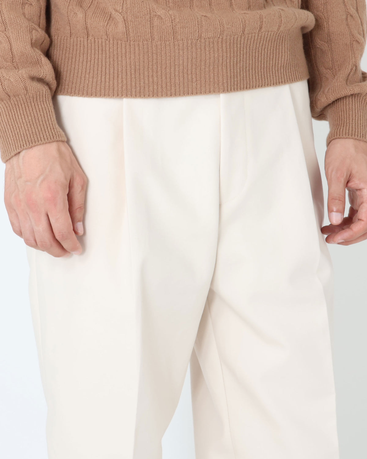 SANDY Pantaloni con una pince in twill di cotone / Panna