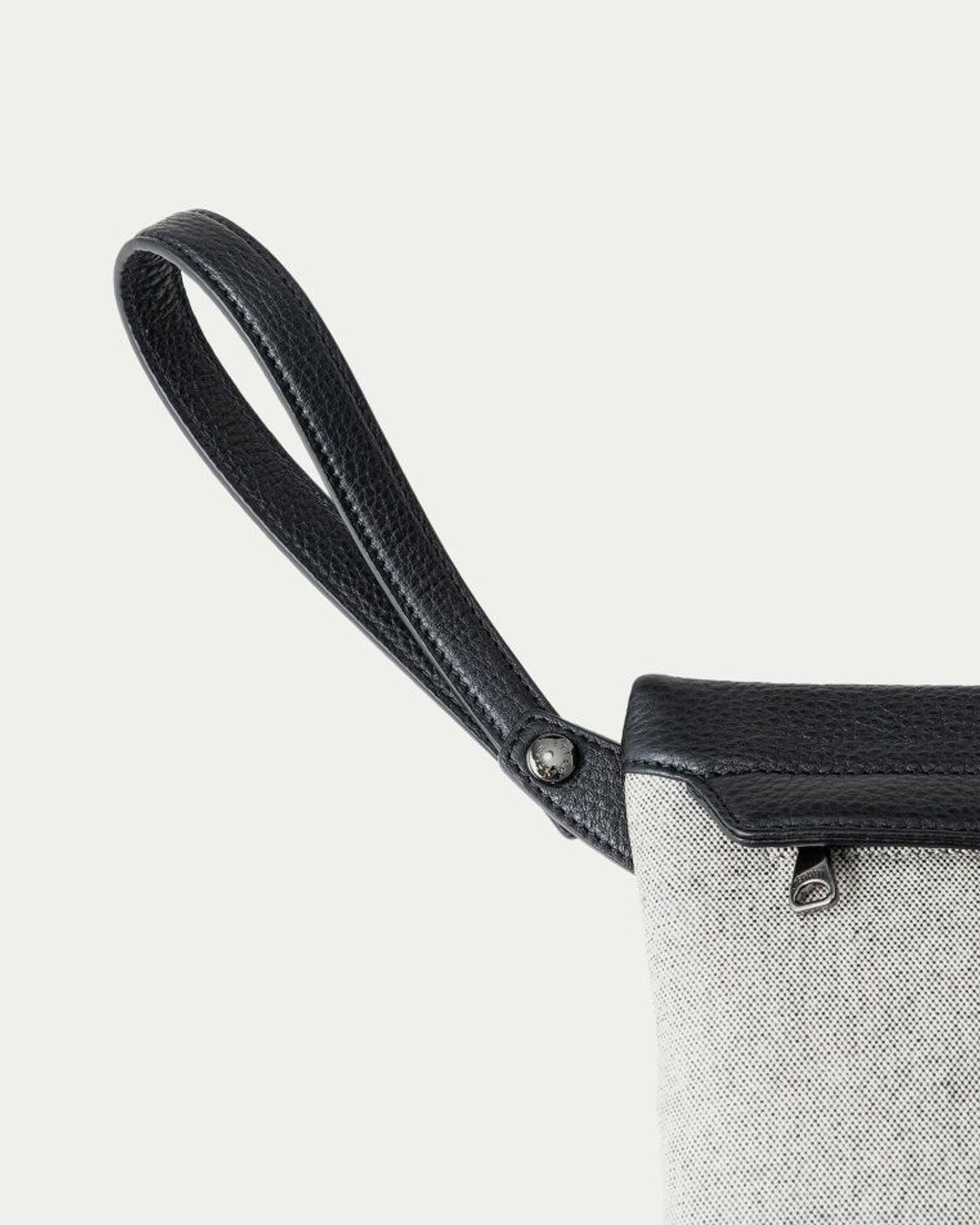 POUCH IN CALFSKIN x FABRIC