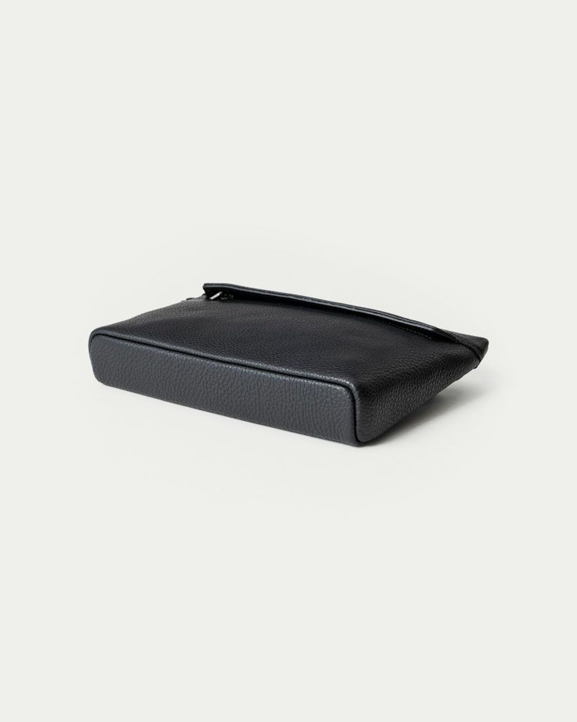 POUCH IN CALFSKIN