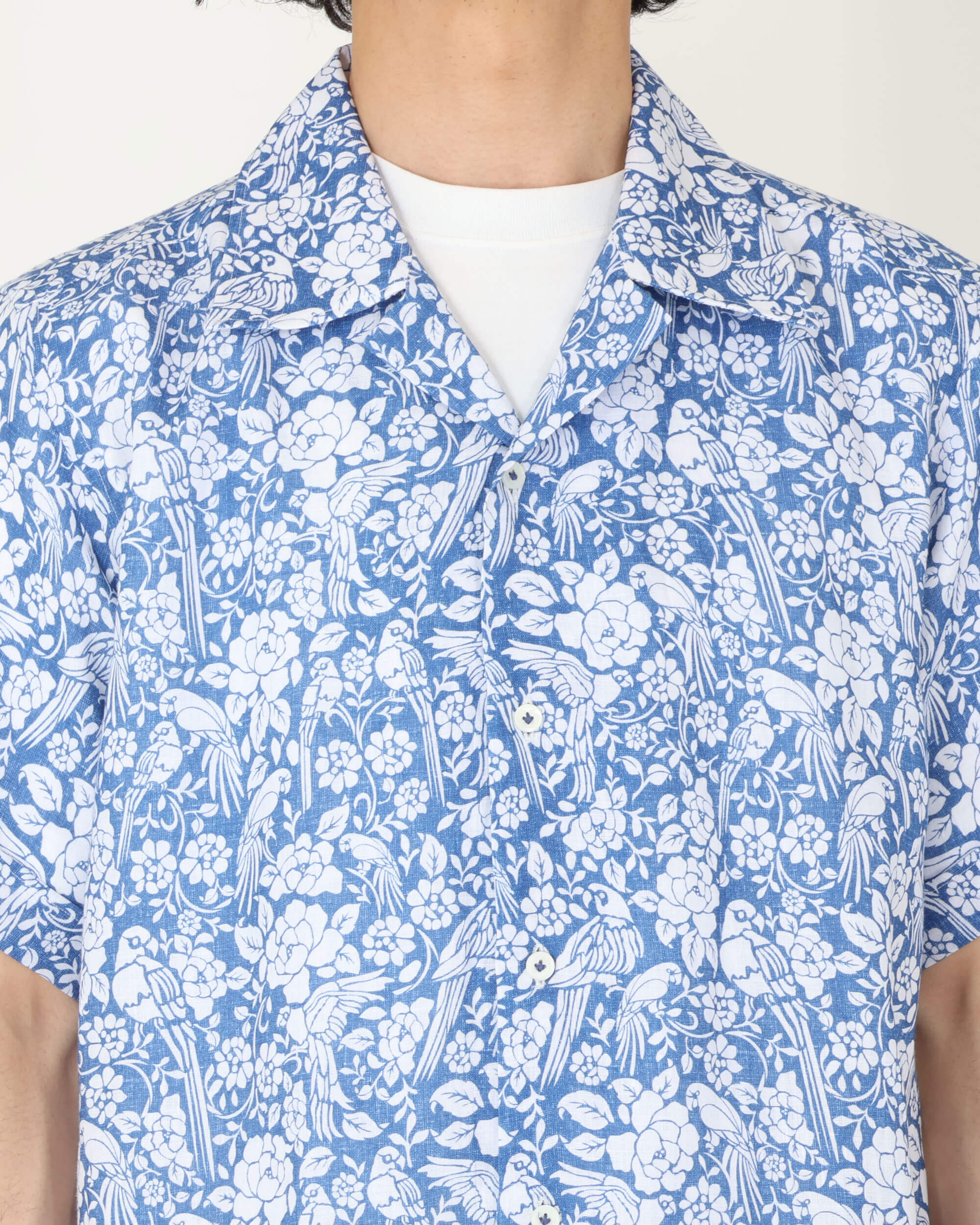 Camicia a maniche corte in cotone con collo aperto e motivo botanico / HAWAII / Blu navy