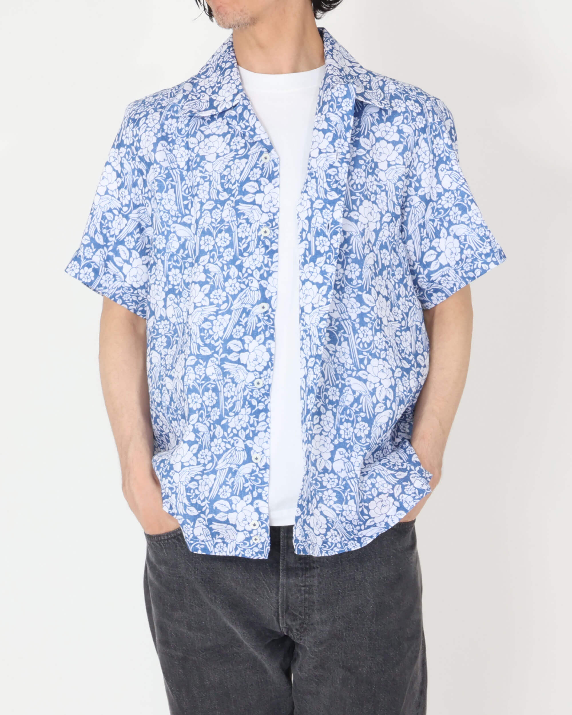 Camicia a maniche corte in cotone con collo aperto e motivo botanico / HAWAII / Blu navy