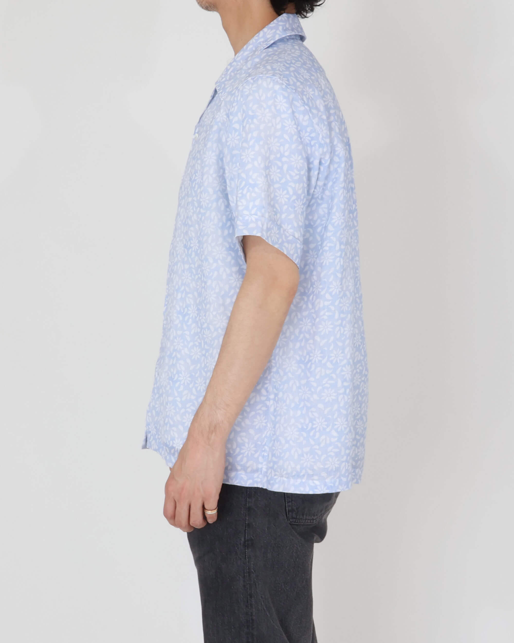 Camicia in cotone botanico a maniche corte con colletto aperto / HAWAII / Blu