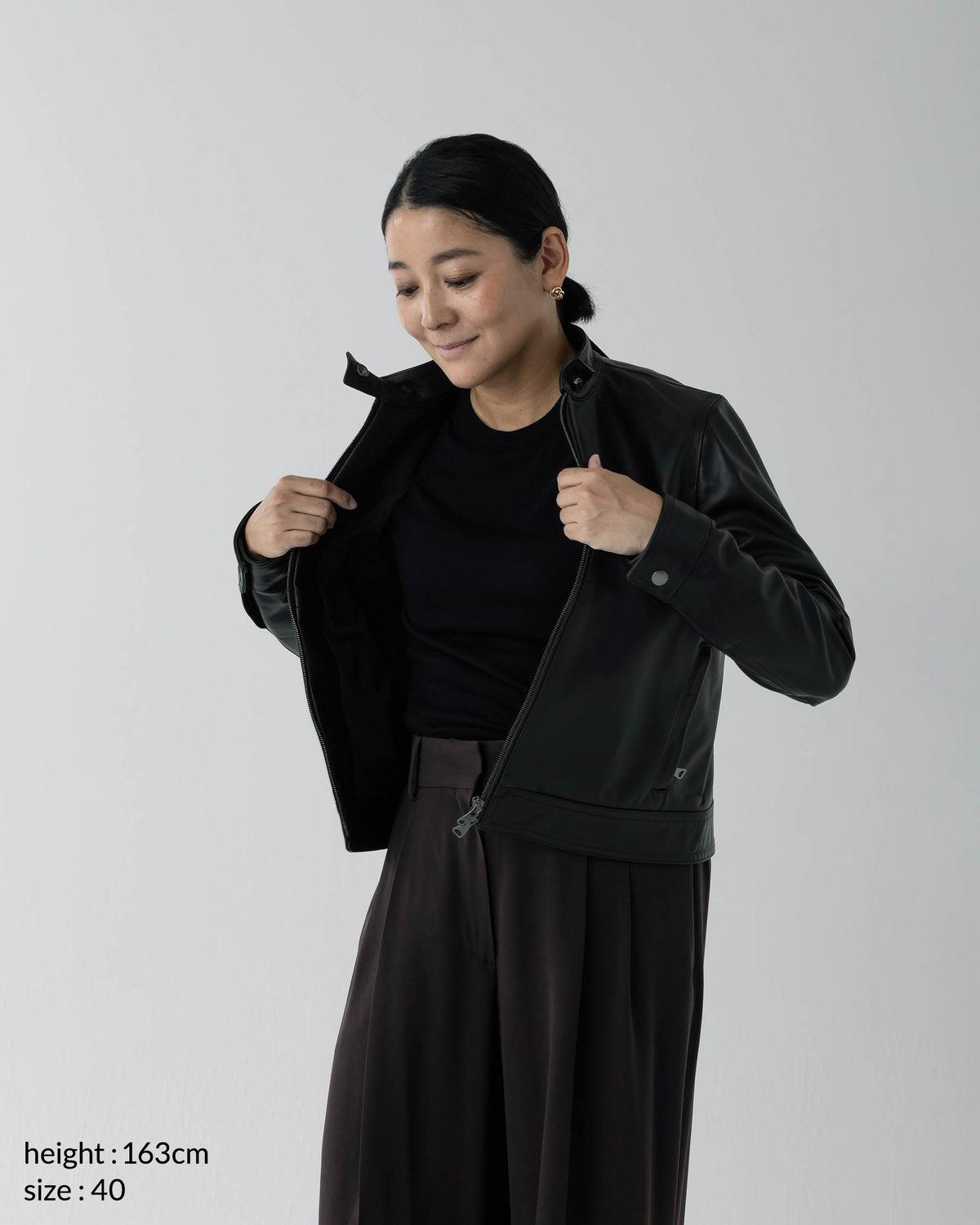 JURI DONNA (Yuri Donna) Giacca da motociclista singola in pelle di agnello Nappa Cerata con zip color canna di fucile / Nera