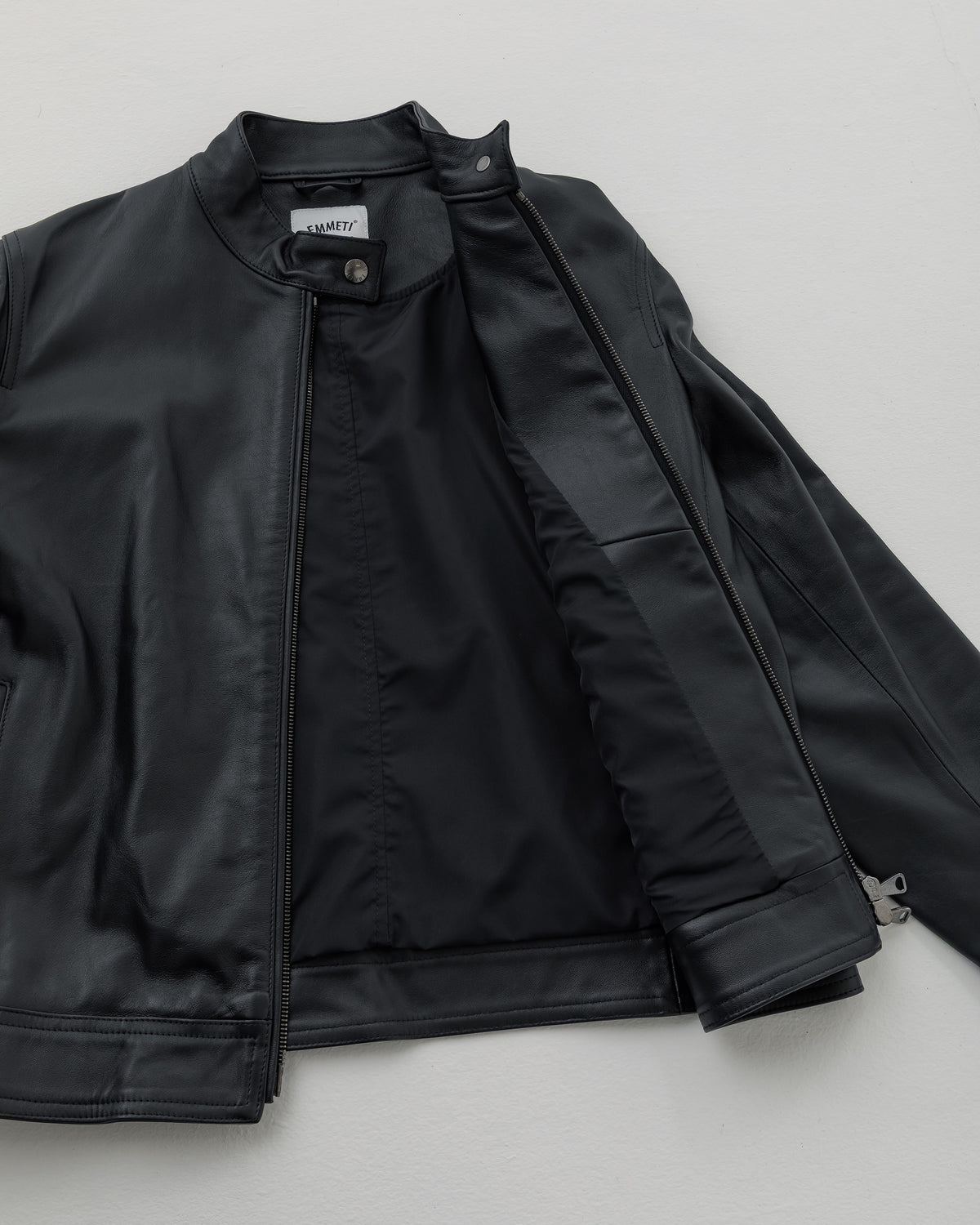 JURI DONNA (Yuri Donna) Giacca da motociclista singola in pelle di agnello Nappa Cerata con zip color canna di fucile / Nera