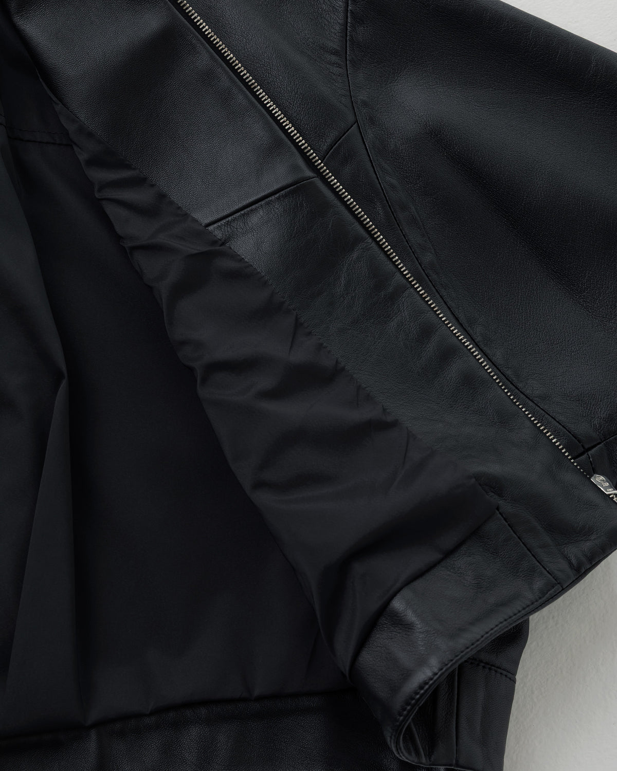 TILLY Silver Zip Nappacellata Lamb Leather Collarless Short Blouson / Black
