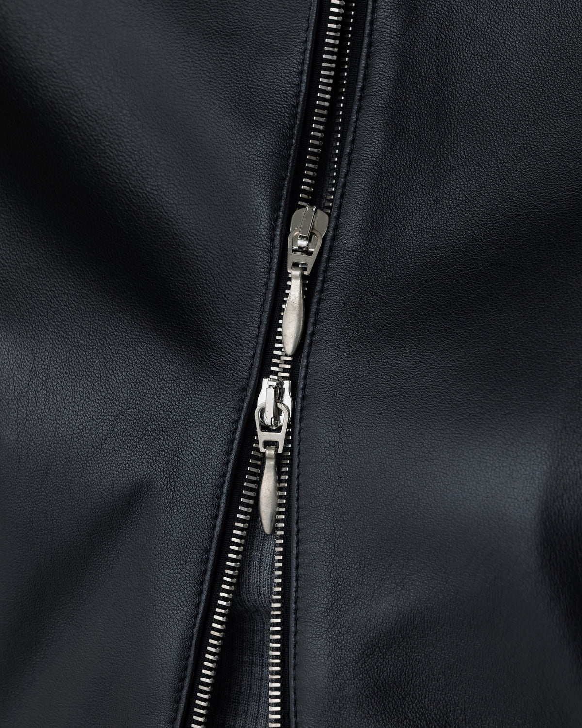 TILLY Silver Zip Nappacellata Lamb Leather Collarless Short Blouson / Black