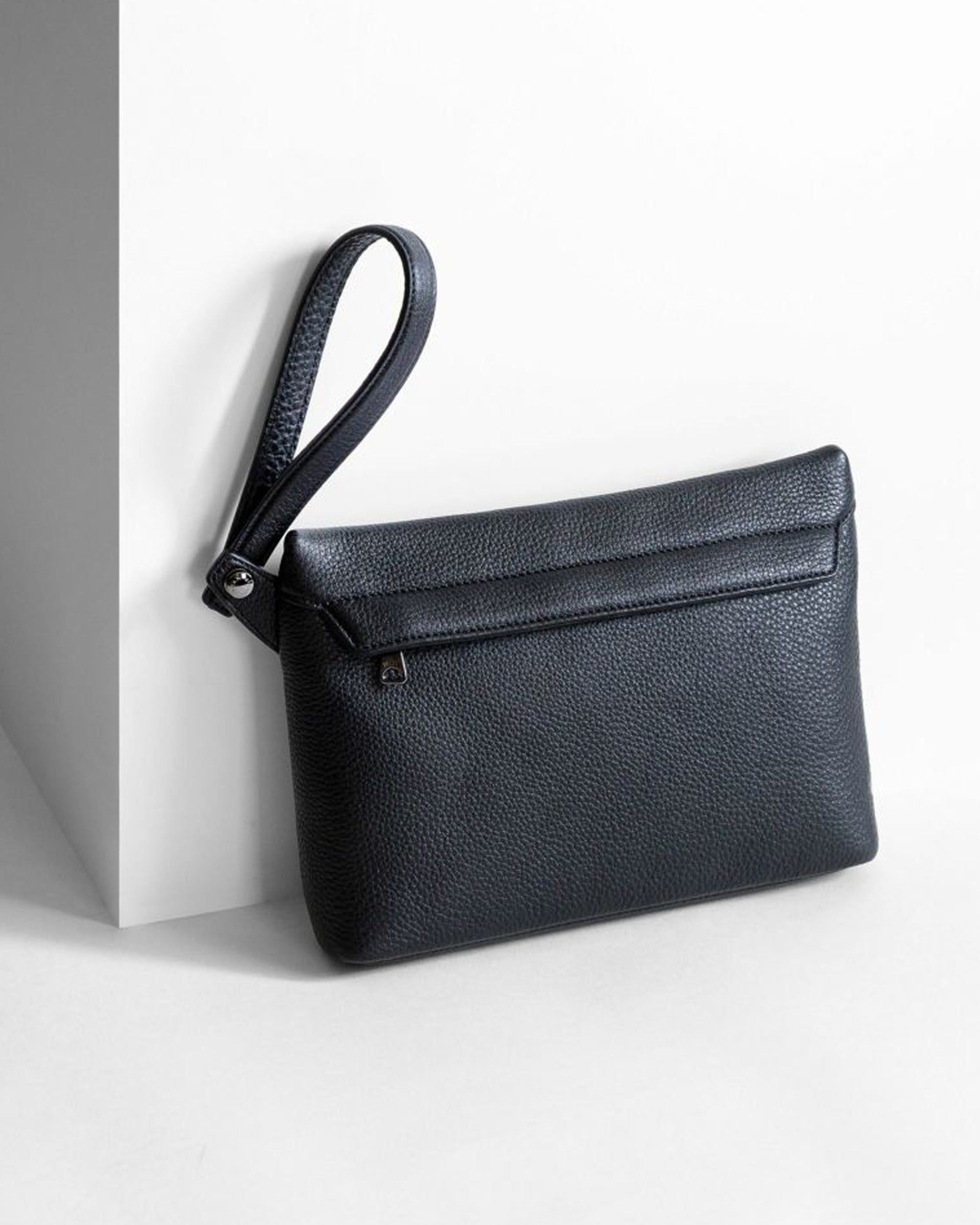 POUCH IN CALFSKIN