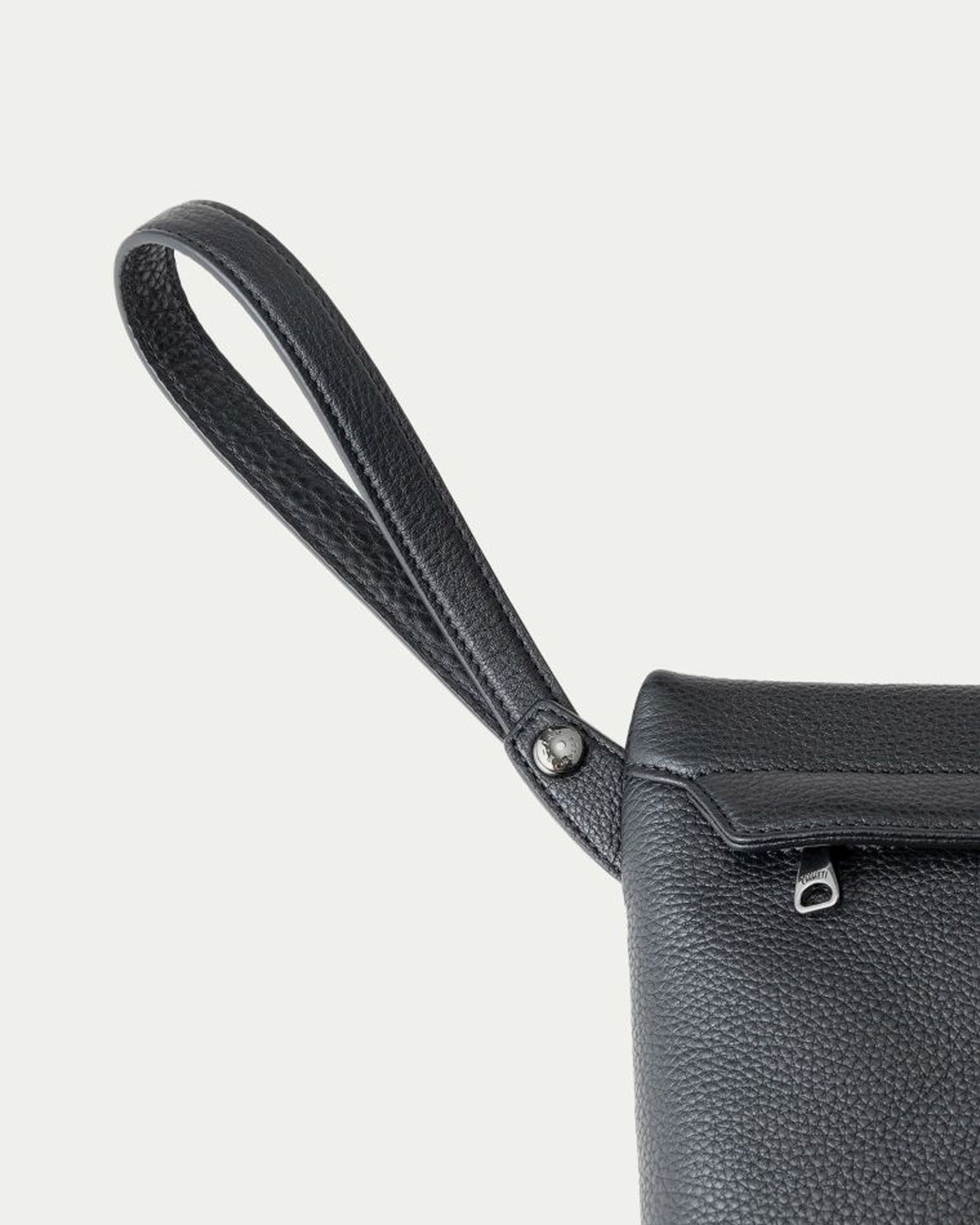 POUCH IN CALFSKIN